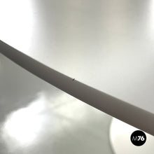 画像をギャラリービューアに読み込む, White round dining table Tulip by Eero Saarinen for Knoll, 2007