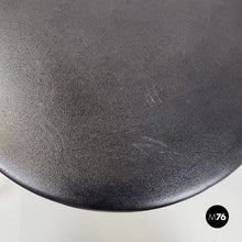 将图片加载到图库查看器,Chairs in black metal and rubber, 1980s