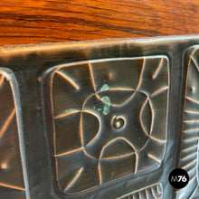 画像をギャラリービューアに読み込む, Wooden chest with decorated embossed copper band by Santambrogio and De Berti, 1960s