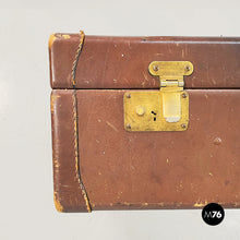 画像をギャラリービューアに読み込む, Luggage in brown leather, 1970s