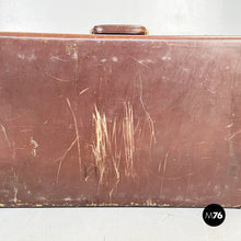 画像をギャラリービューアに読み込む, Luggage in brown leather, 1970s