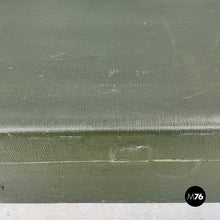 画像をギャラリービューアに読み込む, Luggage in green leather, 1970s
