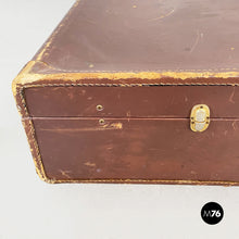 画像をギャラリービューアに読み込む, Luggage in brown leather, 1970s
