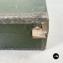 画像をギャラリービューアに読み込む, Luggage in green leather, 1970s