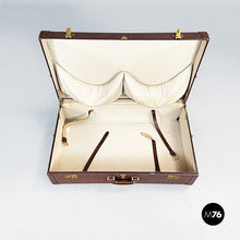 画像をギャラリービューアに読み込む, Luggage in brown leather, 1970s