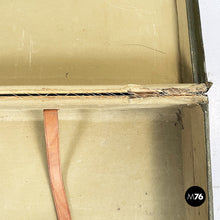 画像をギャラリービューアに読み込む, Luggage in green leather, 1970s