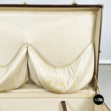 画像をギャラリービューアに読み込む, Luggage in brown leather, 1970s