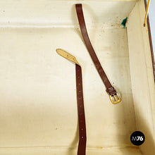 画像をギャラリービューアに読み込む, Luggage in brown leather, 1970s