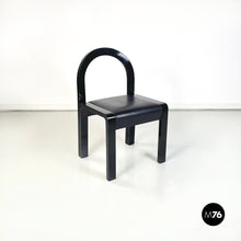 将图片加载到图库查看器,Chairs in black lacquered wood and black leather, 1980s
