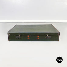 画像をギャラリービューアに読み込む, Luggage in green leather, 1970s