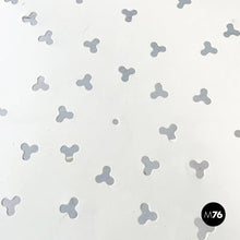 画像をギャラリービューアに読み込む, Garden chairs and table in white wrought iron, 1960s