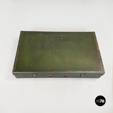 画像をギャラリービューアに読み込む, Luggage in green leather, 1970s