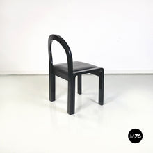 将图片加载到图库查看器,Chairs in black lacquered wood and black leather, 1980s