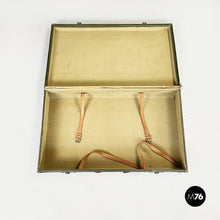 画像をギャラリービューアに読み込む, Luggage in green leather, 1970s