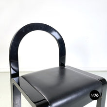 将图片加载到图库查看器,Chairs in black lacquered wood and black leather, 1980s