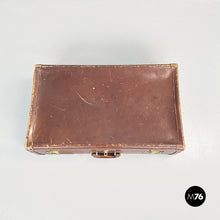 画像をギャラリービューアに読み込む, Luggage in brown leather, 1970s