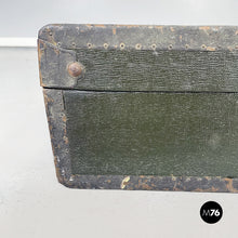 画像をギャラリービューアに読み込む, Luggage in green leather, 1970s