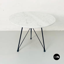 Load image into Gallery viewer, Round coffee table in marble and black enamelled metal, 1960s