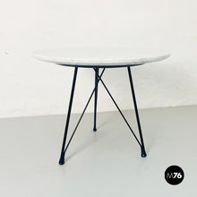 Load image into Gallery viewer, Round coffee table in marble and black enamelled metal, 1960s