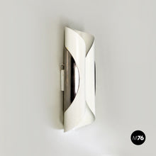 画像をギャラリービューアに読み込む, Curved metal sheet wall lamp, 1970s