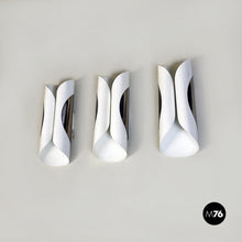 画像をギャラリービューアに読み込む, Curved metal sheet wall lamp, 1970s