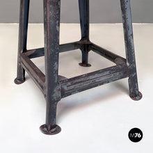 画像をギャラリービューアに読み込む, Iron and wood industrial stools, 1960s