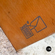 Charger l'image dans la galerie, Solid wood Crate table by Gerrit Rietveld for Cassina, 1980s