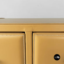 画像をギャラリービューアに読み込む, Chest of drawers in beige leather, 2000s
