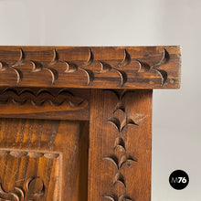 画像をギャラリービューアに読み込む, Chest in engraved wood, 1930s
