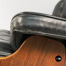 画像をギャラリービューアに読み込む, Armchair and pouf by Charles e Ray Eames, 1970s
