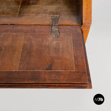 画像をギャラリービューアに読み込む, Wooden drop-leaf chest of drawers, 1700s
