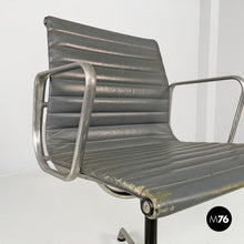 Carica l&#39;immagine nel visualizzatore di Gallery, Dark grey leather office chairs by Charles and Ray Eames for ICF, 1970s
