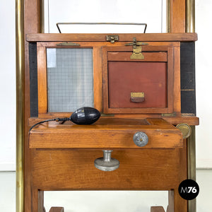 Analogue floor camera in wood and brass, 1900s