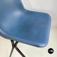 画像をギャラリービューアに読み込む, Stackable chairs in blue plastic and black metal, 2000s
