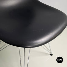 画像をギャラリービューアに読み込む, Chairs by Charles and Ray Eames for Vitra, 2017
