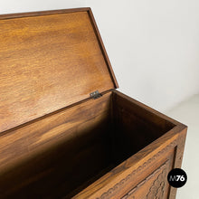 画像をギャラリービューアに読み込む, Chest in engraved wood, 1930s
