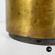 将图片加载到图库查看器，Round umbrella stand in black metal and brass, 1960s
