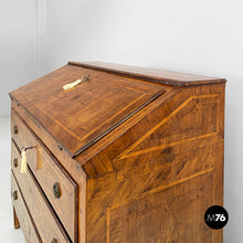 画像をギャラリービューアに読み込む, Wooden drop-leaf chest of drawers, 1700s
