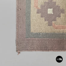 Carica l'immagine nel visualizzatore di Gallery, Short-pile rug with geometric pattern, 1980s
