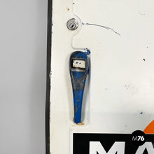 将图片加载到图库查看器，Car door in metal, 1970s
