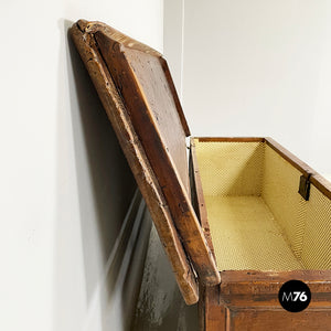 Chest with folding top in wood, 1600s