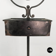 画像をギャラリービューアに読み込む, Black metal console with mirror, late 1800s

