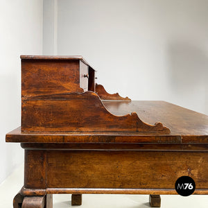 Desk in walnut wood, mid 1800s