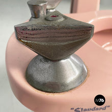 将图片加载到图库查看器，Bathroom fixtures by Standard, 1920s
