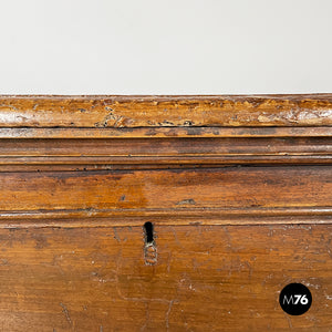 Chest with folding top in wood, 1600s