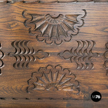 画像をギャラリービューアに読み込む, Chest in engraved wood, 1930s
