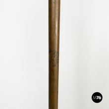 画像をギャラリービューアに読み込む, Floor lamp in brass and metal, 1940s
