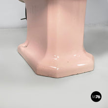 将图片加载到图库查看器，Bathroom fixtures by Standard, 1920s
