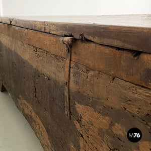 Chest with folding top in wood, 1600s