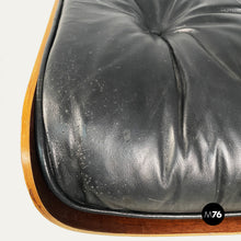 画像をギャラリービューアに読み込む, Armchair and pouf by Charles e Ray Eames, 1970s
